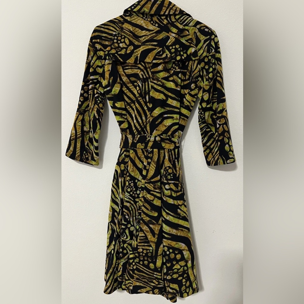 Stylish Long Sleeve Dress with Bold Pattern - Picture 9 of 9